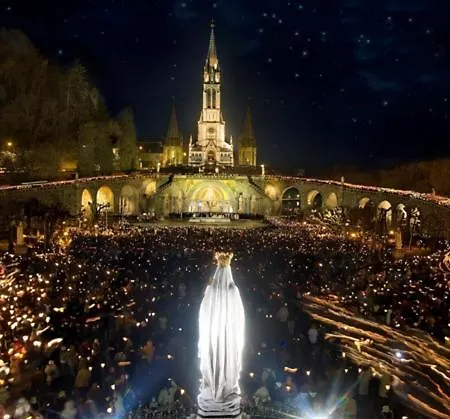Bigorra Centre Le Sanctuaire La Grotte , Parking