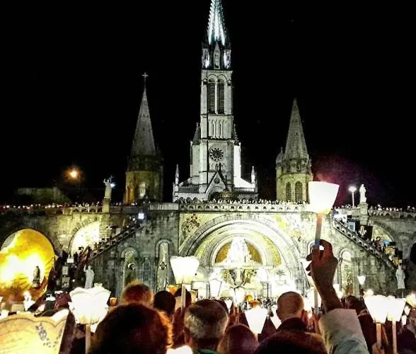 Bigorra Centre Le Sanctuaire La Grotte , Parking Apartament *