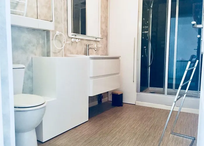 Apartament Bigorra Centre Le Sanctuaire La Grotte , Parking