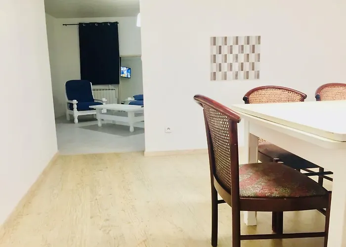 Bigorra Centre Le Sanctuaire La Grotte , Parking