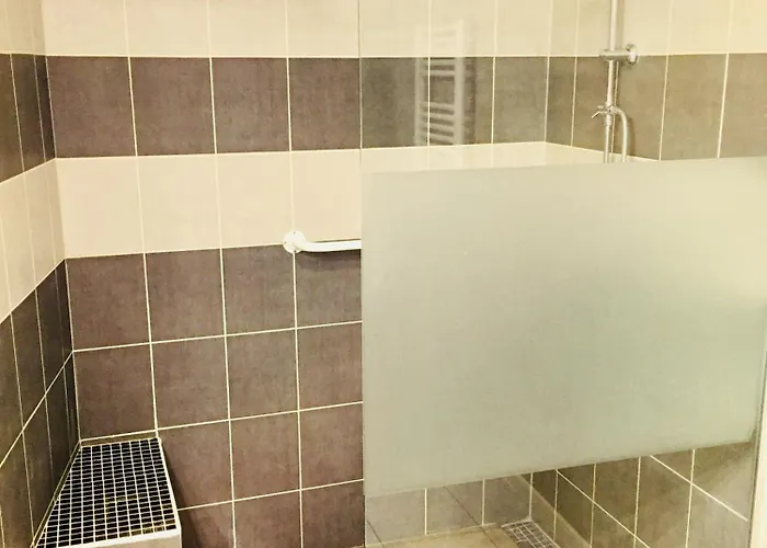 Bigorra Centre Le Sanctuaire La Grotte , Parking アパート *