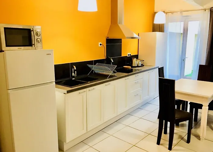 Bigorra Centre Le Sanctuaire La Grotte , Parking