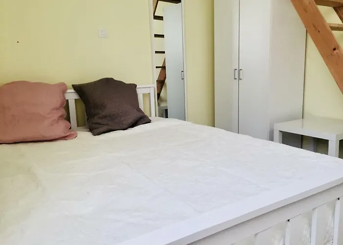 Bigorra Centre Le Sanctuaire La Grotte , Parking アパート *