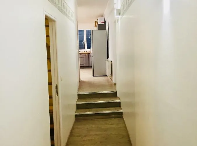 Bigorra Centre Le Sanctuaire La Grotte , Parking ルルド