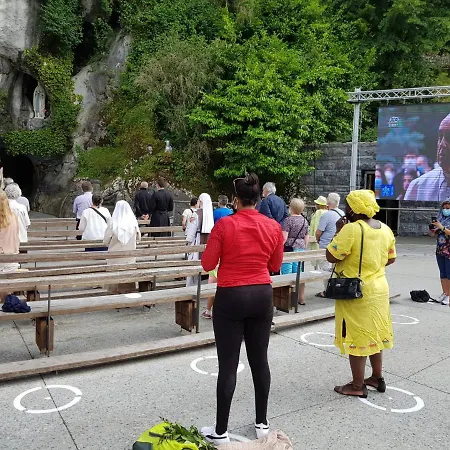 Апартаменты Bigorra Centre Le Sanctuaire La Grotte , Parking Лурд