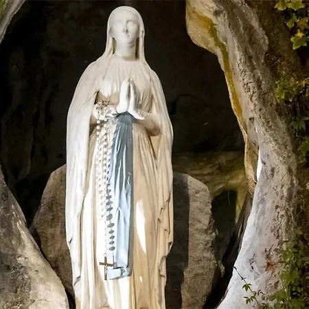 Апартаменты Bigorra Centre Le Sanctuaire La Grotte , Parking Лурд