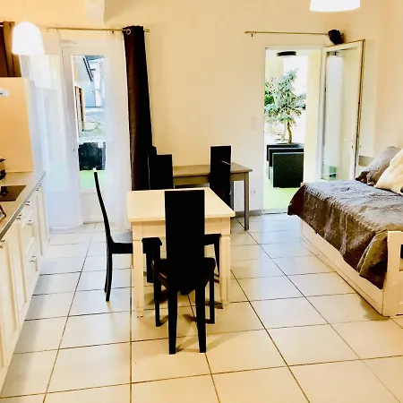 Bigorra Centre Le Sanctuaire La Grotte , Parking Лурд